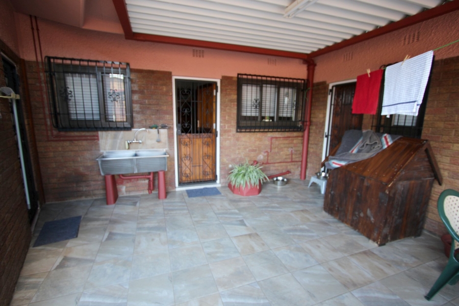 4 Bedroom Property for Sale in Naudeville Free State